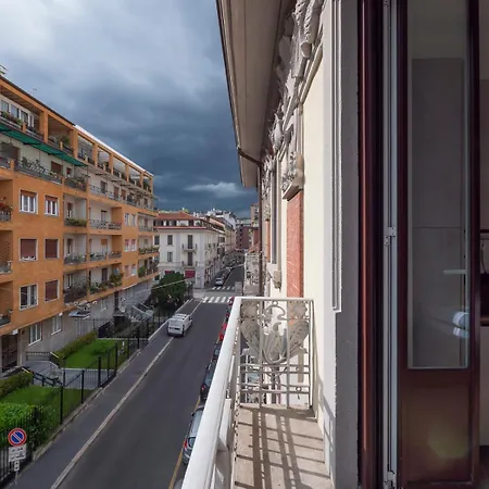 I-host - Agnesi 15 Appartement *